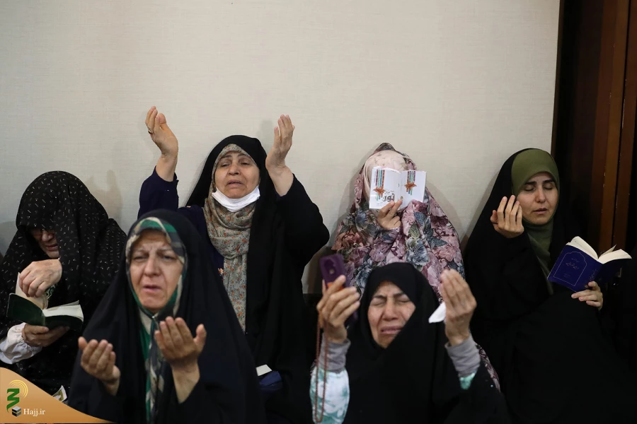 حجت‌الاسلام‌والمسلمین نواب در مراسم پُرفیض دعای کمیل مطرح کرد:
چگونه آثار معنوی حج را از آفات اعمال حفظ کنیم؟ 6