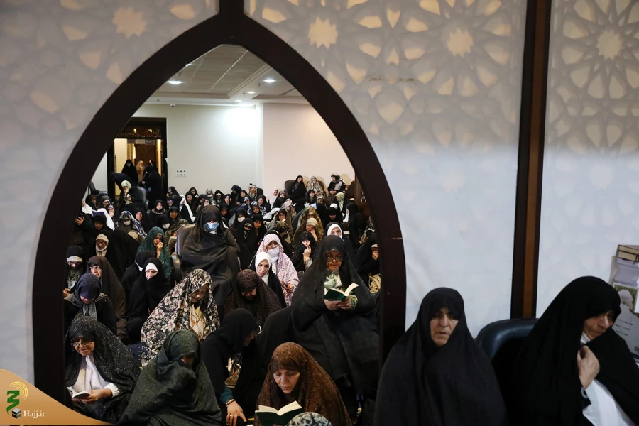حجت‌الاسلام‌والمسلمین نواب در مراسم پُرفیض دعای کمیل مطرح کرد:
چگونه آثار معنوی حج را از آفات اعمال حفظ کنیم؟ 11