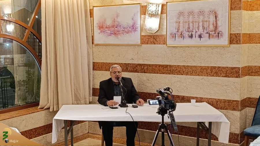 در جشن شب عید غدیر مطرح شد:
چشم هموطنان به دست شماست، در غدیر برای کشورمان دعا کنیم 3