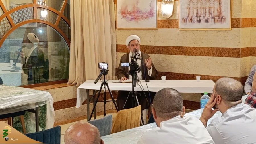 در جشن شب عید غدیر مطرح شد:
چشم هموطنان به دست شماست، در غدیر برای کشورمان دعا کنیم 4