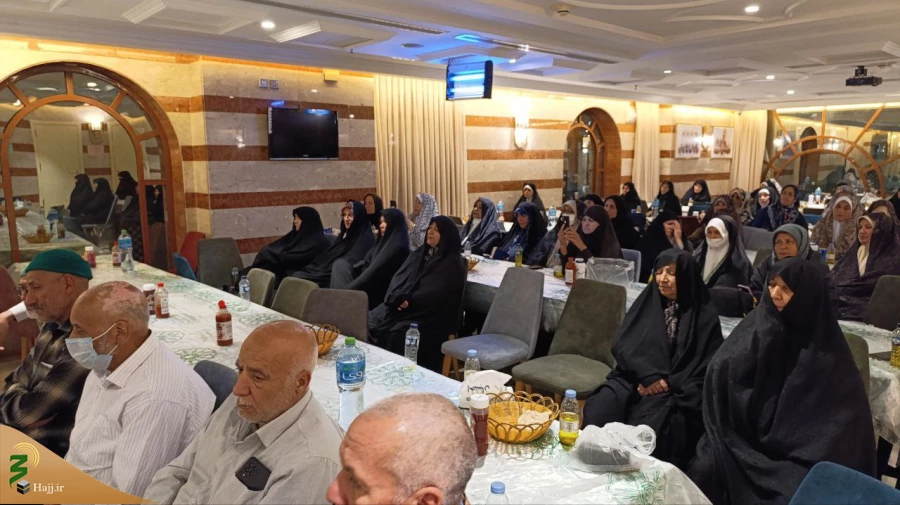در جشن شب عید غدیر مطرح شد:
چشم هموطنان به دست شماست، در غدیر برای کشورمان دعا کنیم 6