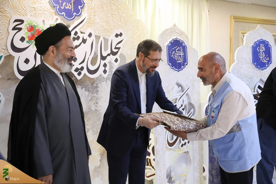 سرپرست حجاج ایرانی با اشاره به جنایت رژیم صهیونی:
دوران بزن در رو گذشته است و رژیم صهیونی قطعاً پاسخ سربازان اسلام را خواهد چشید 5