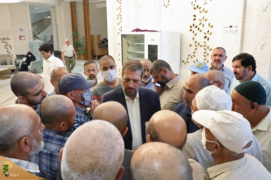 در دیدار نماینده ولی فقیه در امور حج و زیارت مطرح شد:
تشکر و تمجید حاجیان از شجاعت رهبر معظم انقلاب و موشکباران رژیم صهیونیستی 6