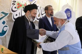 اشار رئيس بعثة الحجاج الإيرانيين إلى جريمة الكيان الصهيوني و قال لقد ولى «عهد اضرب هرب» و سيذوق الكيان الصهيوني حتمًا رد جنود الإسلام. 2