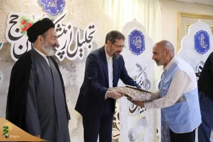 اشار رئيس بعثة الحجاج الإيرانيين إلى جريمة الكيان الصهيوني و قال لقد ولى «عهد اضرب هرب» و سيذوق الكيان الصهيوني حتمًا رد جنود الإسلام. 4