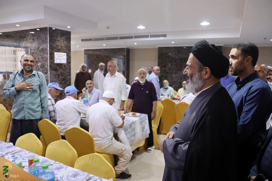 بازدید سرپرست حجاج ایرانی از هتل الرکائز مکه و گفتگوی صمیمی با زائران 4