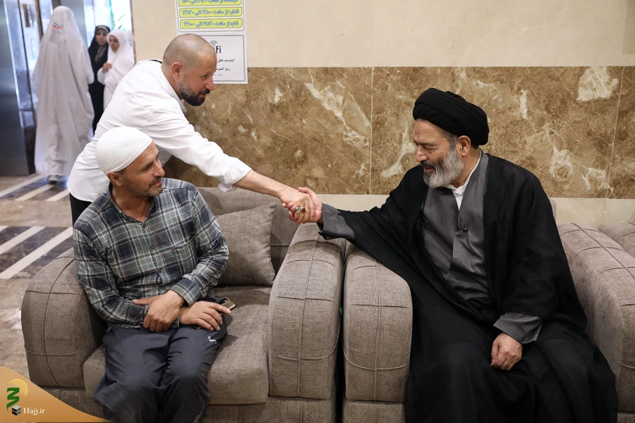 بازدید سرپرست حجاج ایرانی از هتل الرکائز مکه و گفتگوی صمیمی با زائران 7