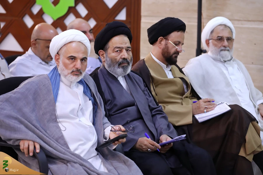 سرپرست حجاج ایرانی در نشست کاروان دانشگاهیان در مکه مکرمه مطرح کرد:
پویایی مستمر و بهره گیری از دانش روز در حوزه حج و زیارت 2