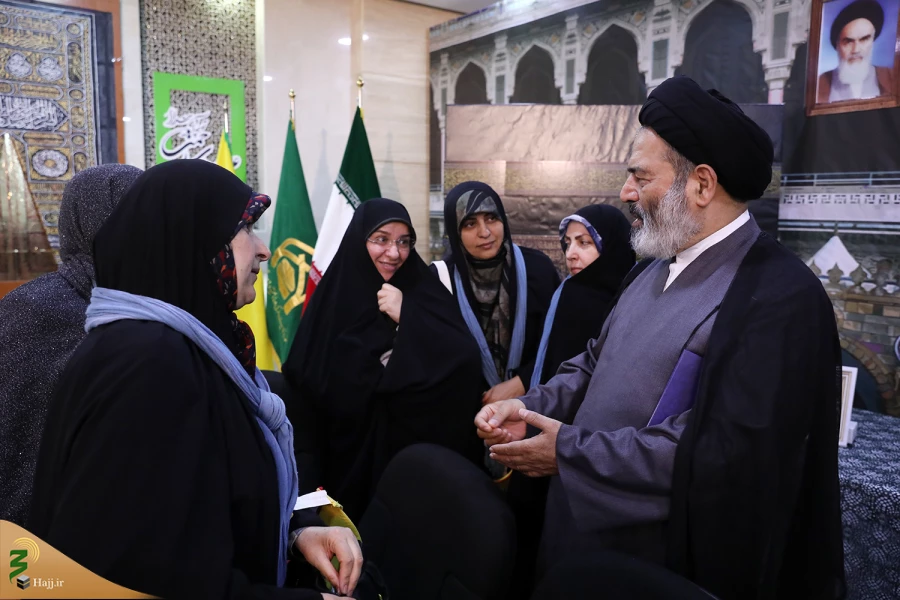 سرپرست حجاج ایرانی در نشست کاروان دانشگاهیان در مکه مکرمه مطرح کرد:
پویایی مستمر و بهره گیری از دانش روز در حوزه حج و زیارت 15
