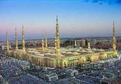 مسجدی که باب رحمت و جبرئیل دارد 3