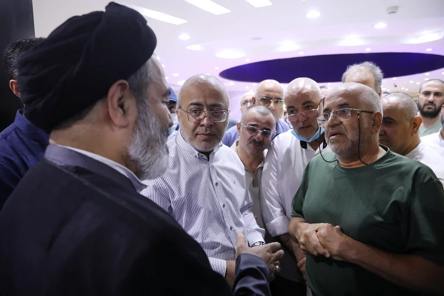 سرپرست حجاج ایرانی در دیدار زائران تشریح کرد:
برنامه بازگشت زائران ایرانی در روزهای آینده گسترش می‌یابد 2