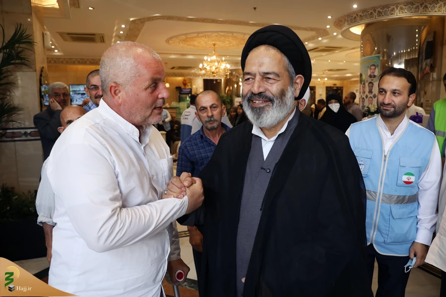 سرپرست حجاج ایرانی در دیدار زائران تشریح کرد:
برنامه بازگشت زائران ایرانی در روزهای آینده گسترش می‌یابد 3