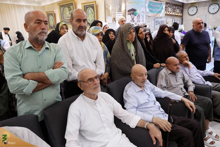 سرپرست حجاج ایرانی در دیدار زائران تشریح کرد:
برنامه بازگشت زائران ایرانی در روزهای آینده گسترش می‌یابد 6