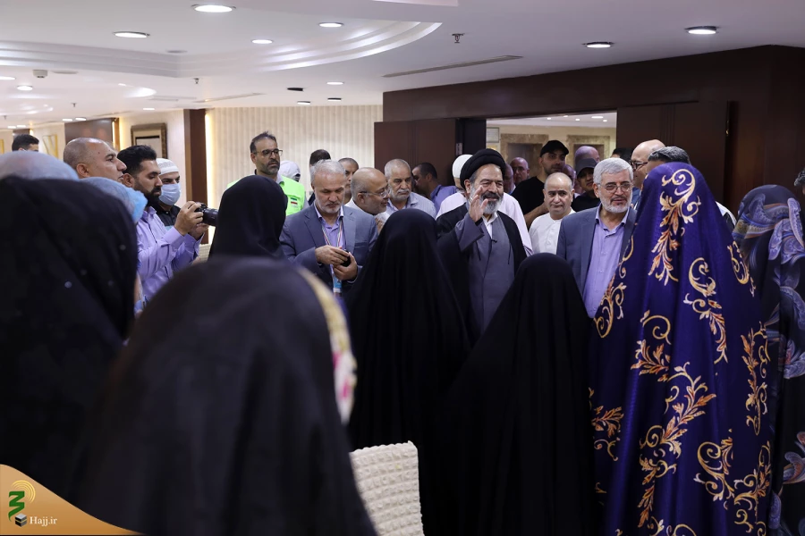 سرپرست حجاج ایرانی در دیدار زائران تشریح کرد:
برنامه بازگشت زائران ایرانی در روزهای آینده گسترش می‌یابد 11