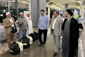 سرپرست حجاج ایرانی در بدرقه زائران مدینه بعد: در حرم پیامبر برای پیروزی جهان اسلام دعا کنید