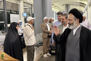 سرپرست حجاج ایرانی در بدرقه زائران مدینه بعد: در حرم پیامبر برای پیروزی جهان اسلام دعا کنید 10
