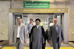 سرپرست حجاج ایرانی در بدرقه زائران مدینه بعد: در حرم پیامبر برای پیروزی جهان اسلام دعا کنید 11