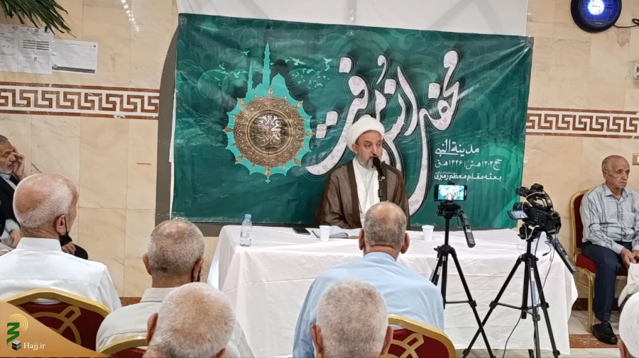 در محفل انس و معرفت مطرح شد:
پنج دستاورد زیارت رسول خدا(ص) 8