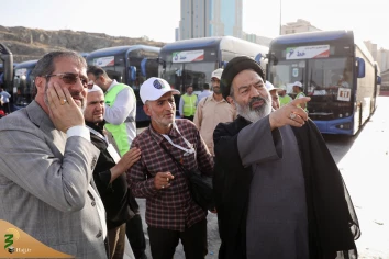 بازدید میدانی از ایستگاه‌های حمل‌ونقل عمومی زائران در مکه