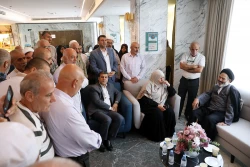 در دیدار نماینده ولی‌فقیه در محل اسکان زائران اعلام شد:
زائران ایرانی برای هرگونه جانفشانی در دفاع از کشور عزیزمان مقابل شیطان آماده‌ایم 3