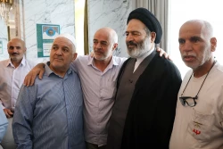 در دیدار نماینده ولی‌فقیه در محل اسکان زائران اعلام شد:
زائران ایرانی برای هرگونه جانفشانی در دفاع از کشور عزیزمان مقابل شیطان آماده‌ایم 4