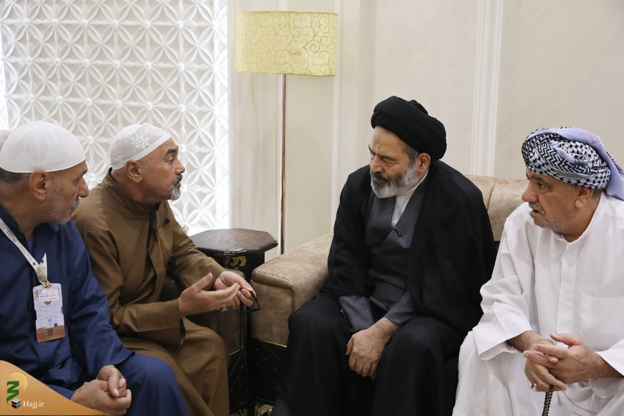 در دیدار نماینده ولی‌فقیه در محل اسکان زائران اعلام شد:
زائران ایرانی برای هرگونه جانفشانی در دفاع از کشور عزیزمان مقابل شیطان آماده‌ایم 7