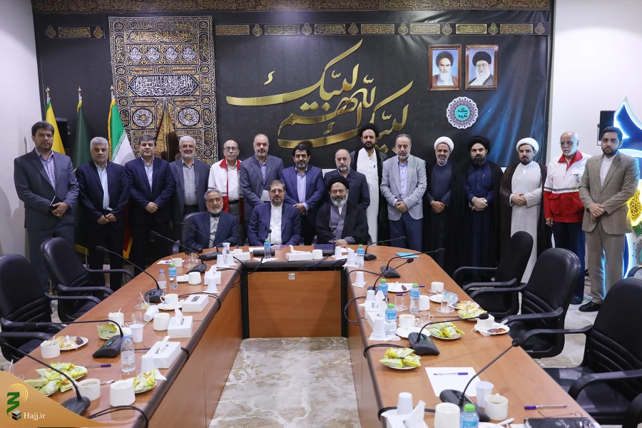 در جلسه شورای برنامه‌ریزی بعثه مقام معظم رهبری و سازمان حج عنوان شد:
تقدیر از برگزاری حج روان و تأکید بر ادامه خدمت‌رسانی در انتقال زائران از طریق کشور عراق 7