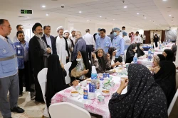 تقدیر نماینده ولی‌فقیه از فعالیت‌های  کادر درمان و مسئولان درمانگاه‌های مستقر در هتل‌ها 4