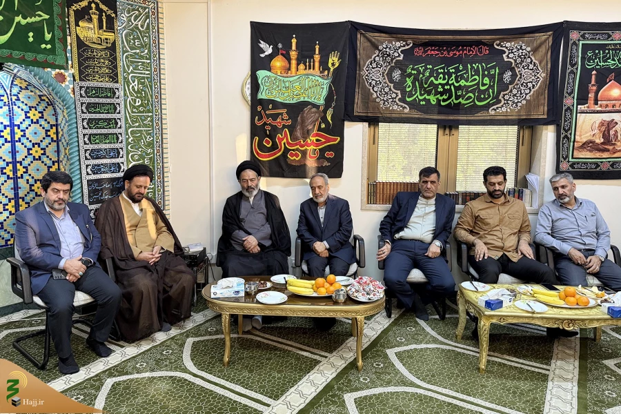 حجت الاسلام والمسلمین نواب در جمع اعضای کنسولگری ایران در جده عنوان کرد:
ایثار و همدلی، از جمله ویژگی‌های شیعیان است 5