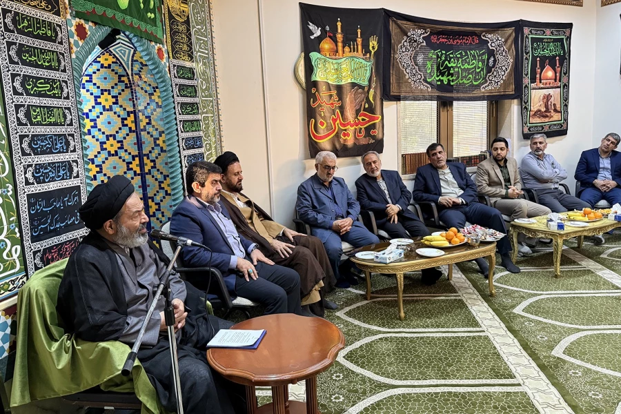حجت الاسلام والمسلمین نواب در جمع اعضای کنسولگری ایران در جده عنوان کرد:
ایثار و همدلی، از جمله ویژگی‌های شیعیان است 2