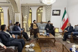 حجت الاسلام والمسلمین نواب در جمع اعضای کنسولگری ایران در جده عنوان کرد:
ایثار و همدلی، از جمله ویژگی‌های شیعیان است 4