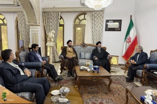 حجت الاسلام والمسلمین نواب در جمع اعضای کنسولگری ایران در جده عنوان کرد:
ایثار و همدلی، از جمله ویژگی‌های شیعیان است 4