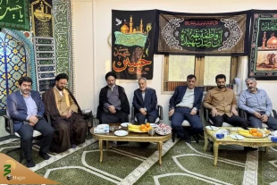 صرح حجة الإسلام نواب فی لقاء مع أعضاء القنصلیة الإیرانیة بجدة بإن التضحیة و التلاحم من سمات الشیعة. 2