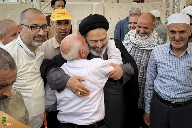 بازدید سرپرست حجاح ایرانی از فرودگاه جده و بدرقه زائران ایرانی