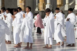  تعویض پرده کعبه در آستانه سال ١٤٤٧ هجری  30