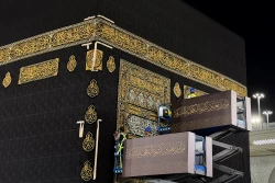  تعویض پرده کعبه در آستانه سال ١٤٤٧ هجری  34