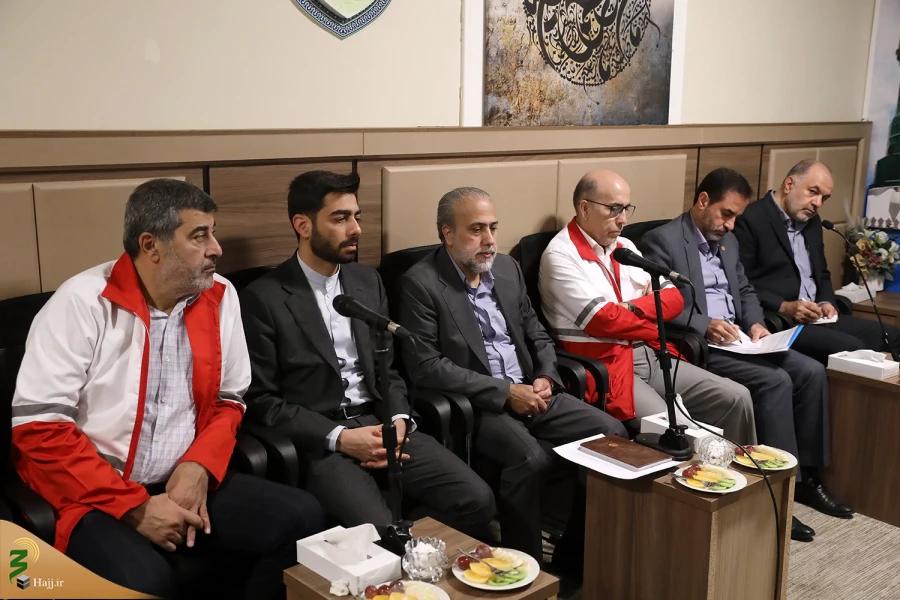 حجت‌الاسلام والمسلمین نواب در نشست معاونین بعثه و سازمان و مسئولان حج تاکید کرد:
بررسی و رفع مشکل بار زائران مسیر عراق/ آسیب‌شناسی برنامه‌ها با هدف ارتقاء سطح خدمت‌رسانی به زائران 3