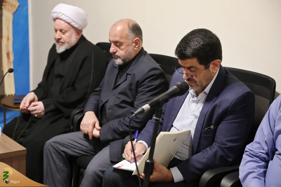 حجت‌الاسلام والمسلمین نواب در نشست معاونین بعثه و سازمان و مسئولان حج تاکید کرد:
بررسی و رفع مشکل بار زائران مسیر عراق/ آسیب‌شناسی برنامه‌ها با هدف ارتقاء سطح خدمت‌رسانی به زائران 4