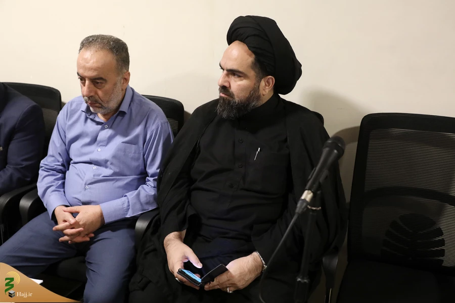 حجت‌الاسلام والمسلمین نواب در نشست معاونین بعثه و سازمان و مسئولان حج تاکید کرد:
بررسی و رفع مشکل بار زائران مسیر عراق/ آسیب‌شناسی برنامه‌ها با هدف ارتقاء سطح خدمت‌رسانی به زائران 5