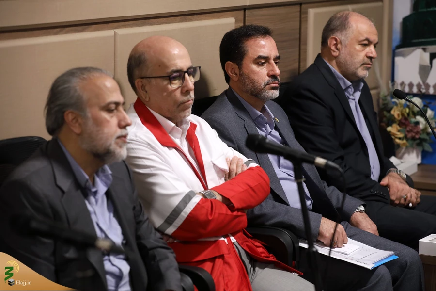 حجت‌الاسلام والمسلمین نواب در نشست معاونین بعثه و سازمان و مسئولان حج تاکید کرد:
بررسی و رفع مشکل بار زائران مسیر عراق/ آسیب‌شناسی برنامه‌ها با هدف ارتقاء سطح خدمت‌رسانی به زائران 7