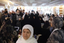 در بازدید از هتل محل اسکان حجاج ایرانی در مدینه عنوان شد:
در صورت رفع محدودیت‌های پروازها، حجاج به استان‌های خود باز خواهند گشت 4