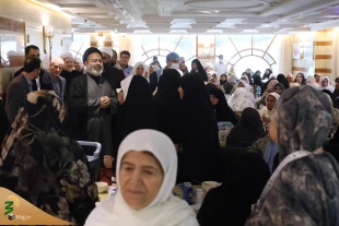 در بازدید از هتل محل اسکان حجاج ایرانی در مدینه عنوان شد:
در صورت رفع محدودیت‌های پروازها، حجاج به استان‌های خود باز خواهند گشت 4