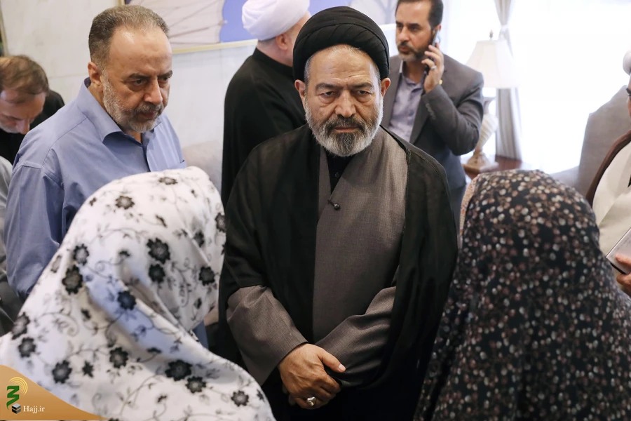 در بازدید از هتل محل اسکان حجاج ایرانی در مدینه عنوان شد:
در صورت رفع محدودیت‌های پروازها، حجاج به استان‌های خود باز خواهند گشت 6
