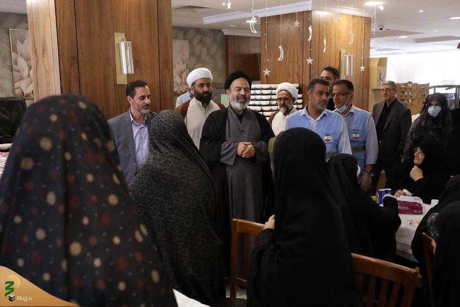 سرپرست حجاج ایرانی:
مسئولان حج و زیارت همیشه از نظرات ارتقا دهنده‌ خدمت‌رسانی به زائران استقبال کرده‌اند 7