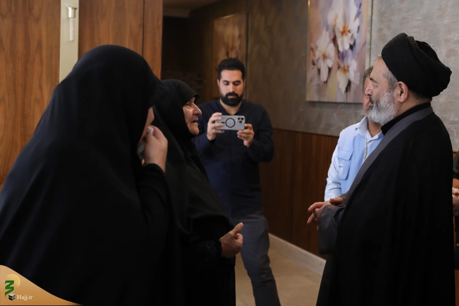 دیدار صمیمی سرپرست حجاج ایرانی با زائران کشورمان 28