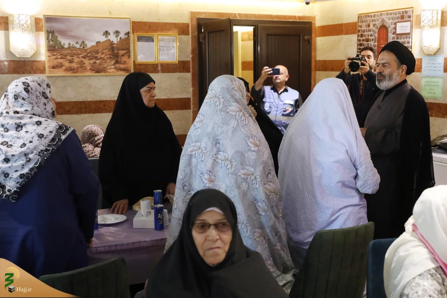 دیدار صمیمی سرپرست حجاج ایرانی با زائران کشورمان 17