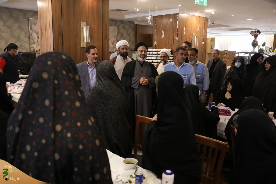 دیدار صمیمی سرپرست حجاج ایرانی با زائران کشورمان 9