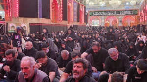 زمزمه فرازهای دعای پر فیض کمیل در خیمه گاه حسینی+فیلم 