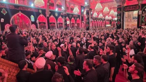 عزاداری زائران ایرانی در تاسوعای حسینی در حرم امام حسین(ع)