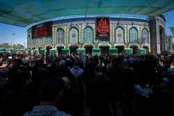 برپایی مراسم مقتل‌خوانی روز عاشورا در کربلا با حضور پرشور زائران 4